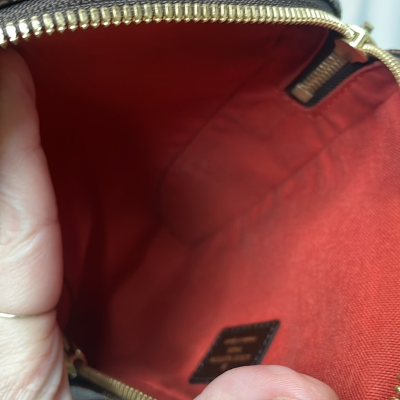 LOUIS VUITTON
Damier Ebene Geronimos - Picture 10 of 11